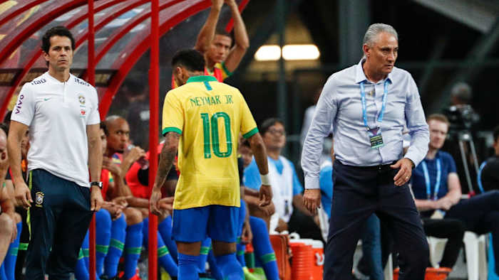 neymar-leaves-game-brazil-nigeria-injury-scare